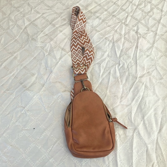 Anthropolgy sling bag - Picture 1 of 3
